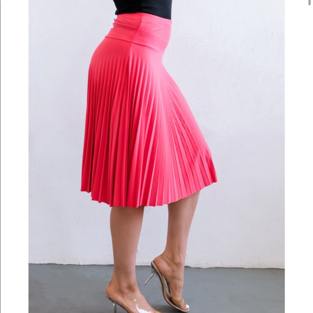 Pleated Knee Skirt (Pink) - Picture 4 of 4
